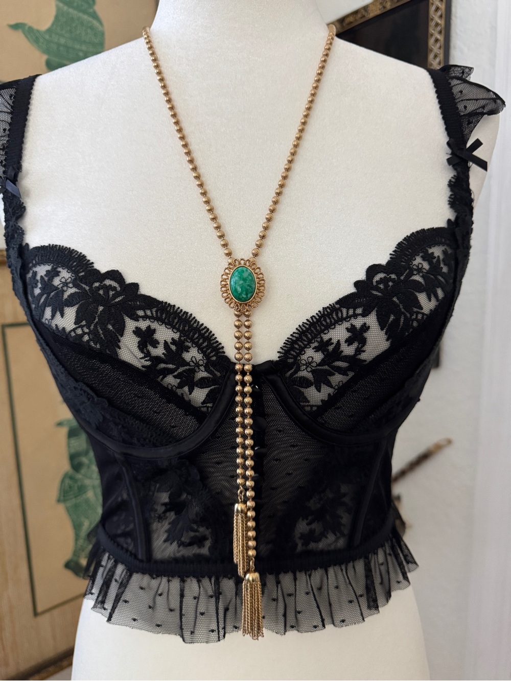 Vintage 1973 Avon Ming Green Juliana D&E Lariat Necklace Gold Tone Tassel